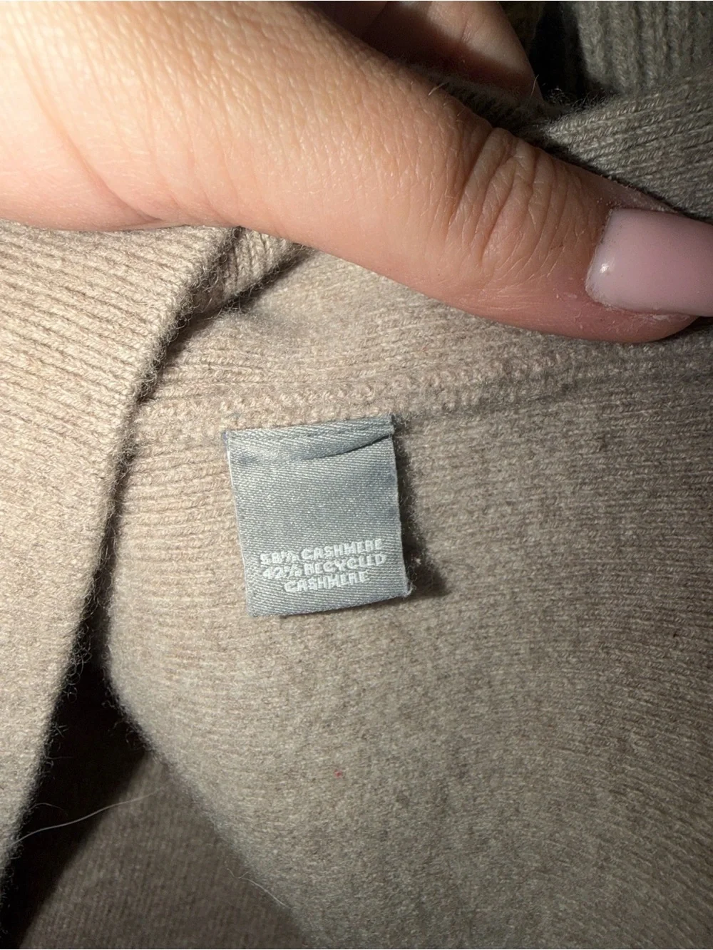Neiman Marcus Recycled Cashmere V-Neck Sweater Tank Top - Picture 4 of 4